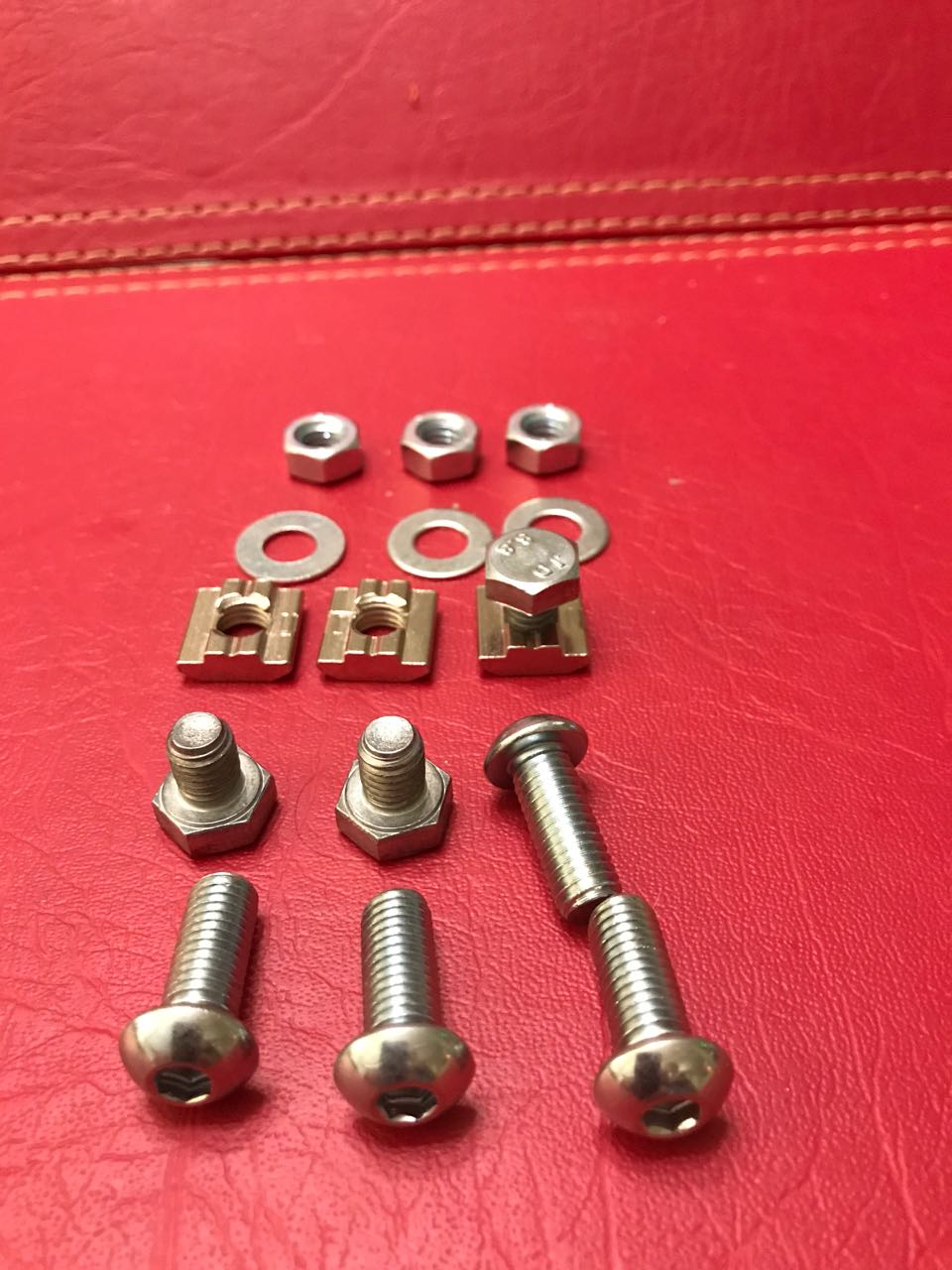 Tornillos, tuercas, golilllas CNC