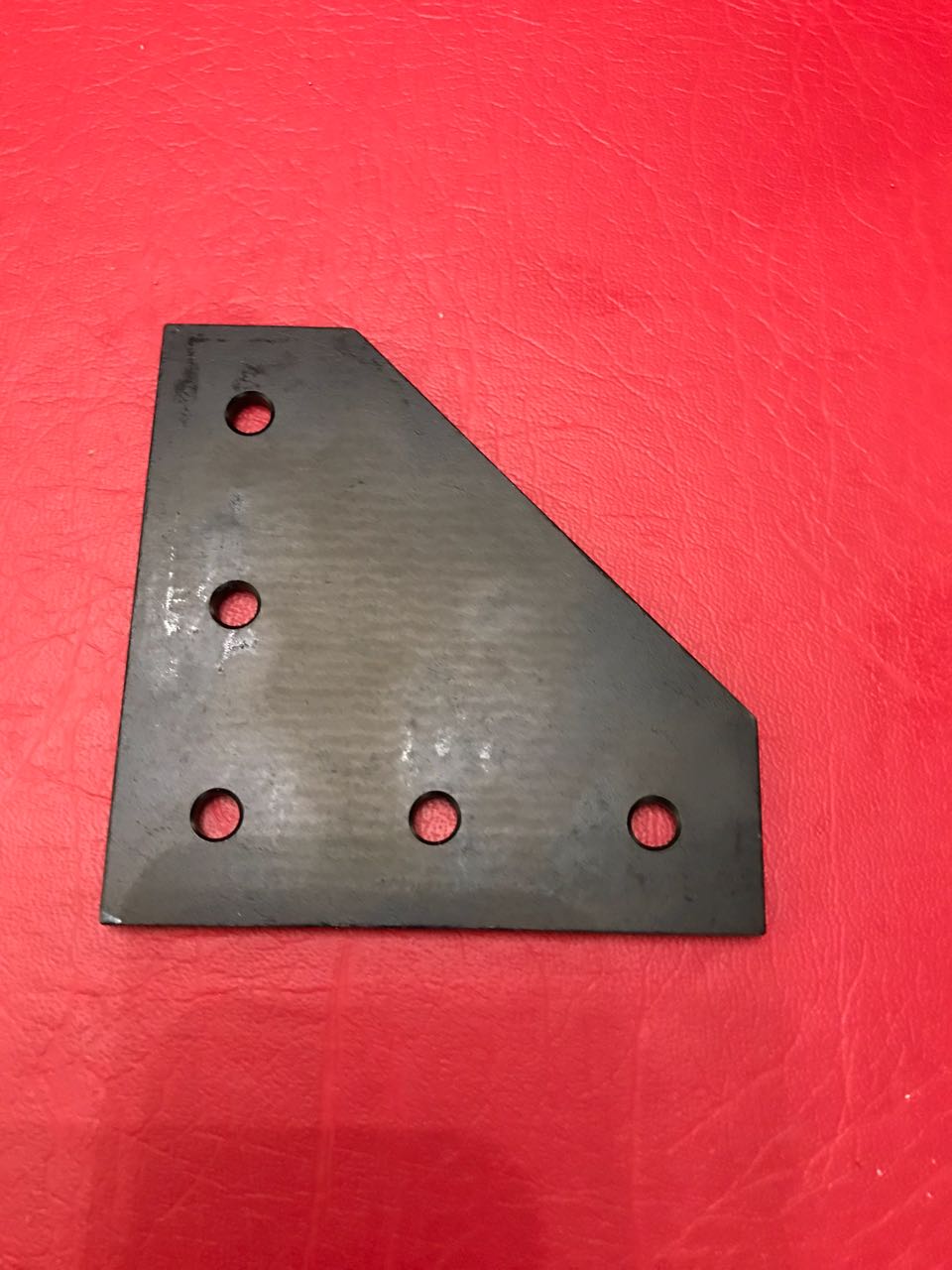 Ángulo negro 4mm espesor CNC